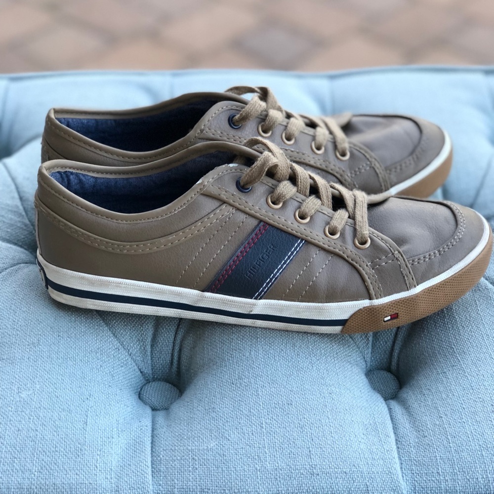 TOMMY HILFIGHER boys walking shoes